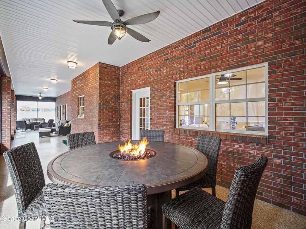 572 Lake Ashley Circle, Melbourne, FL 32904