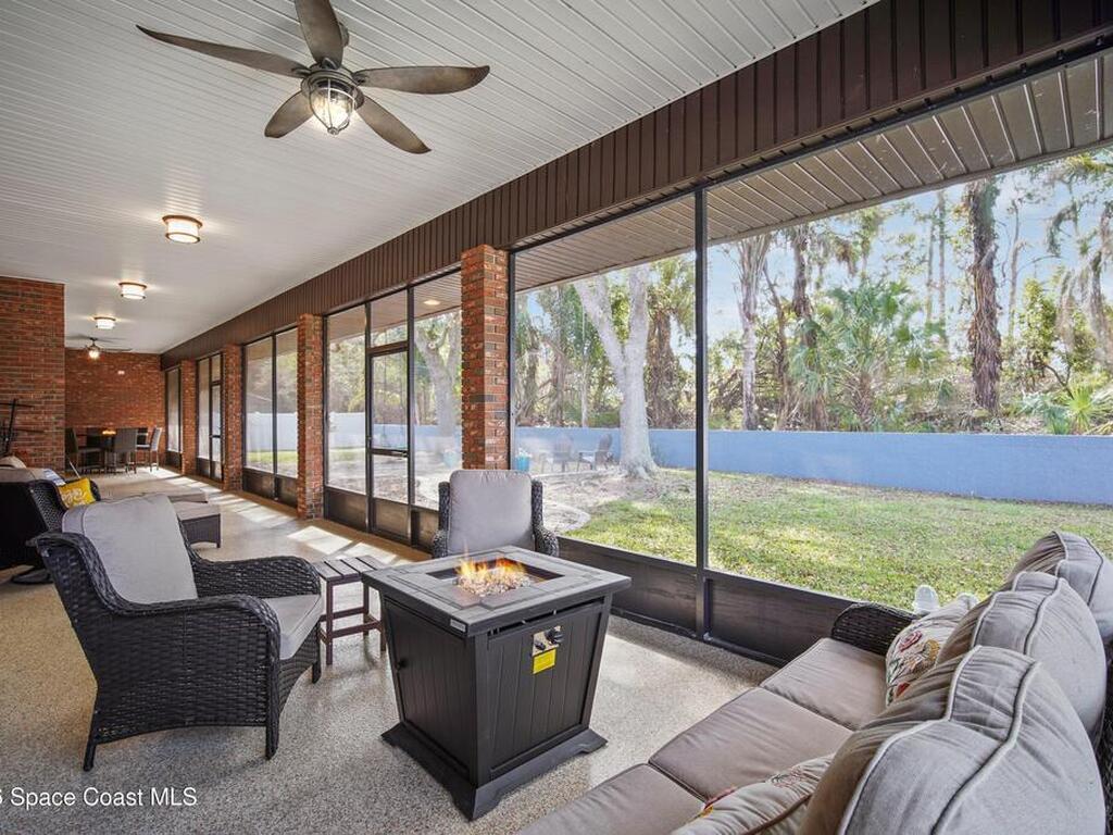 572 Lake Ashley Circle, Melbourne, FL 32904