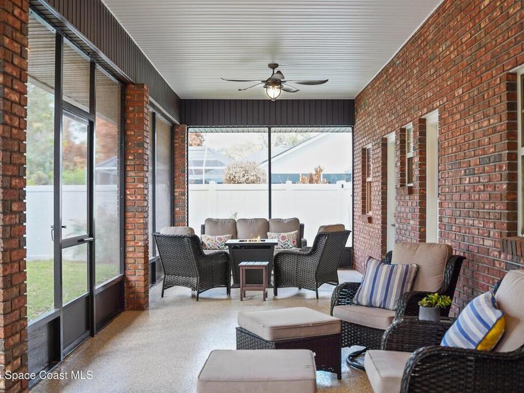 572 Lake Ashley Circle, Melbourne, FL 32904