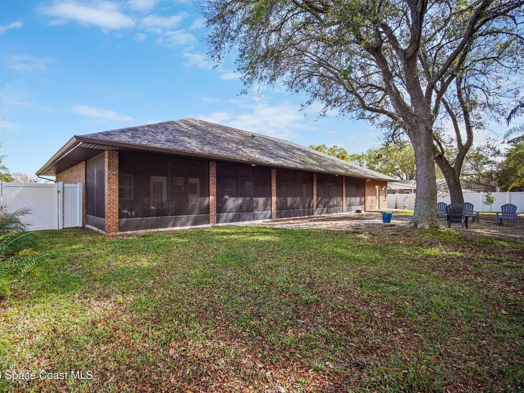 572 Lake Ashley Circle, Melbourne, FL 32904