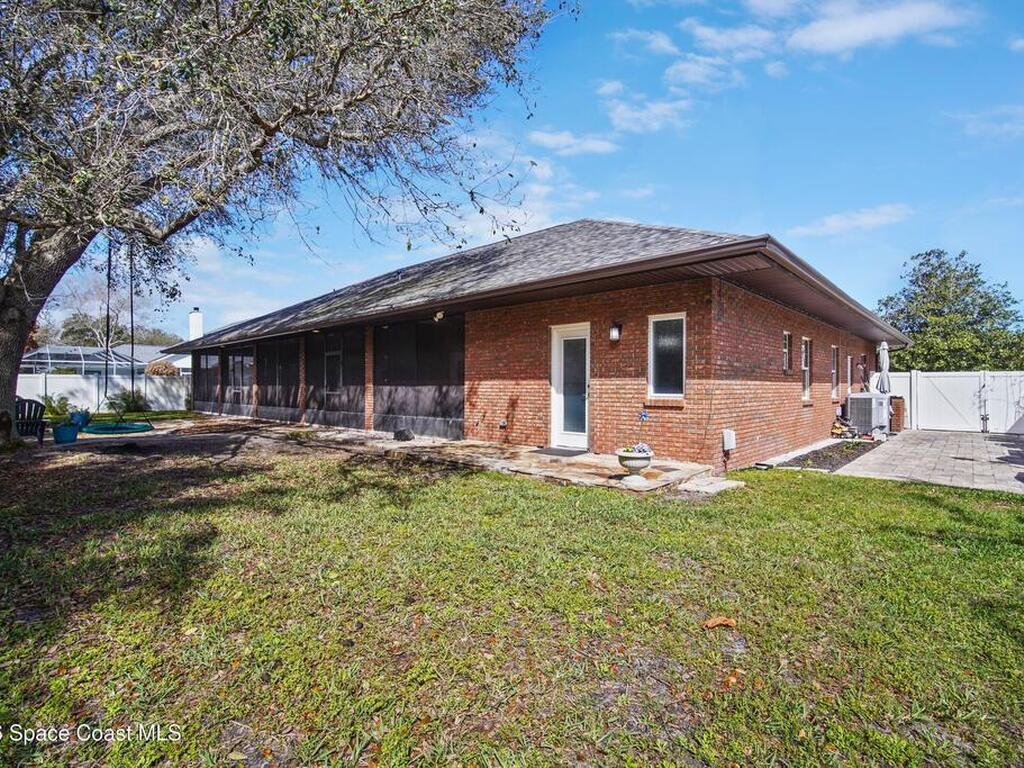 572 Lake Ashley Circle, Melbourne, FL 32904