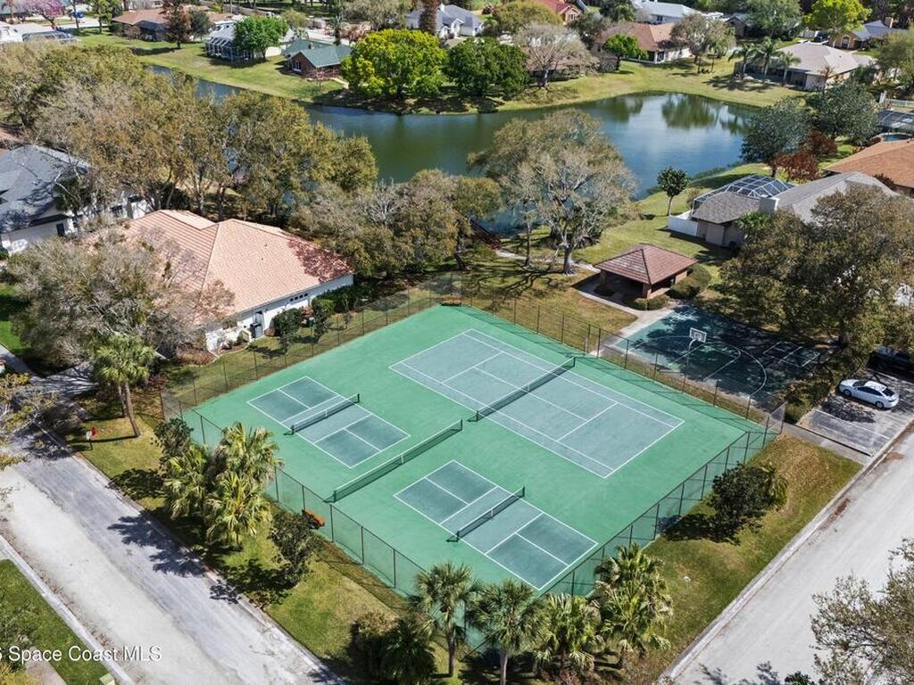 572 Lake Ashley Circle, Melbourne, FL 32904