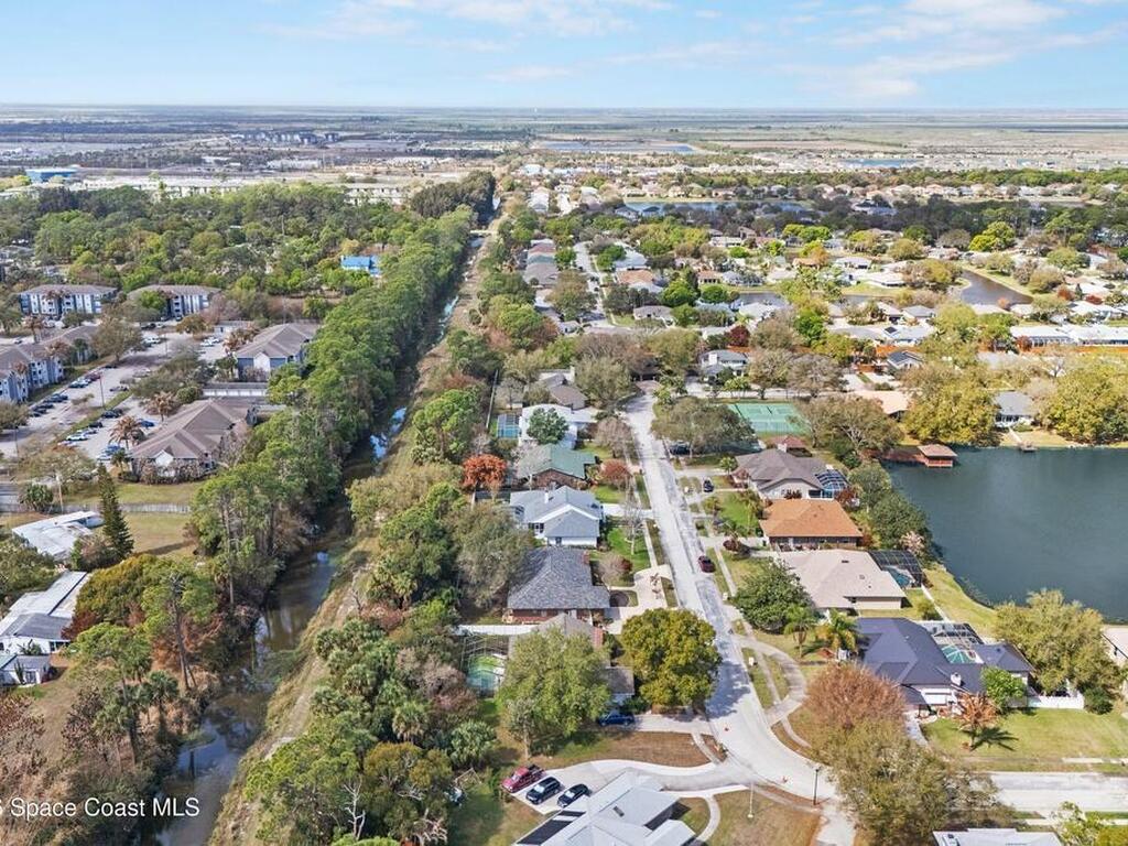 572 Lake Ashley Circle, Melbourne, FL 32904