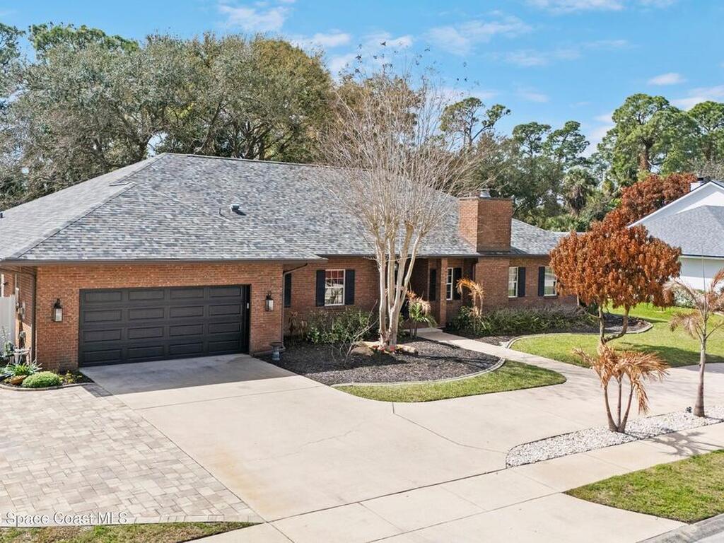 572 Lake Ashley Circle, Melbourne, FL 32904