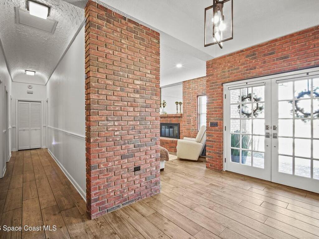 572 Lake Ashley Circle, Melbourne, FL 32904