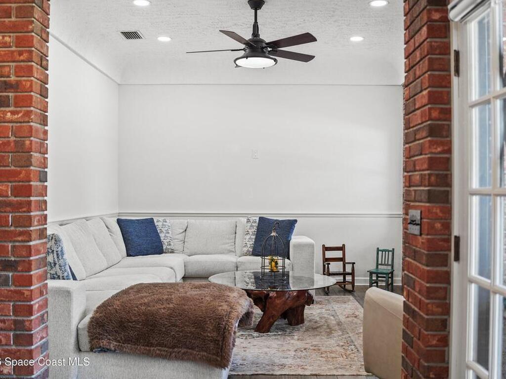 572 Lake Ashley Circle, Melbourne, FL 32904