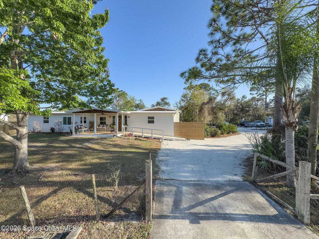 4160 Hidden Lakes Drive, Mims, FL 32754