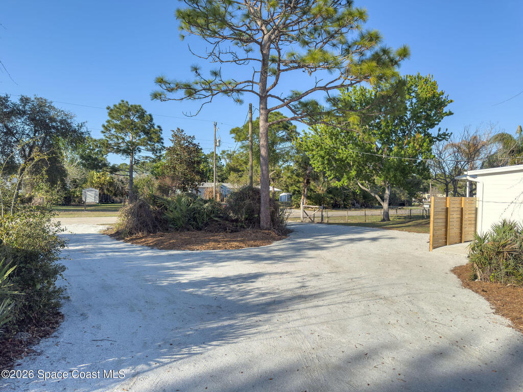 4160 Hidden Lakes Drive, Mims, FL 32754