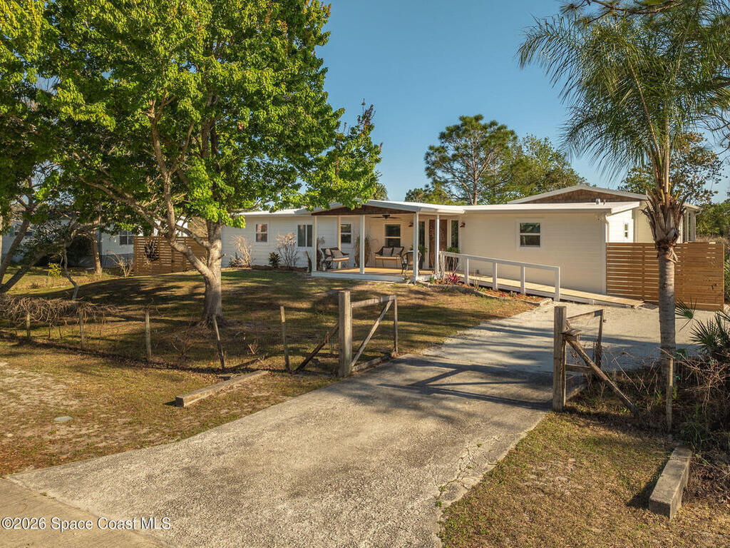 4160 Hidden Lakes Drive, Mims, FL 32754