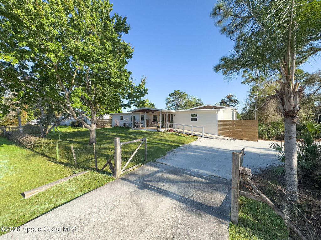 4160 Hidden Lakes Drive, Mims, FL 32754