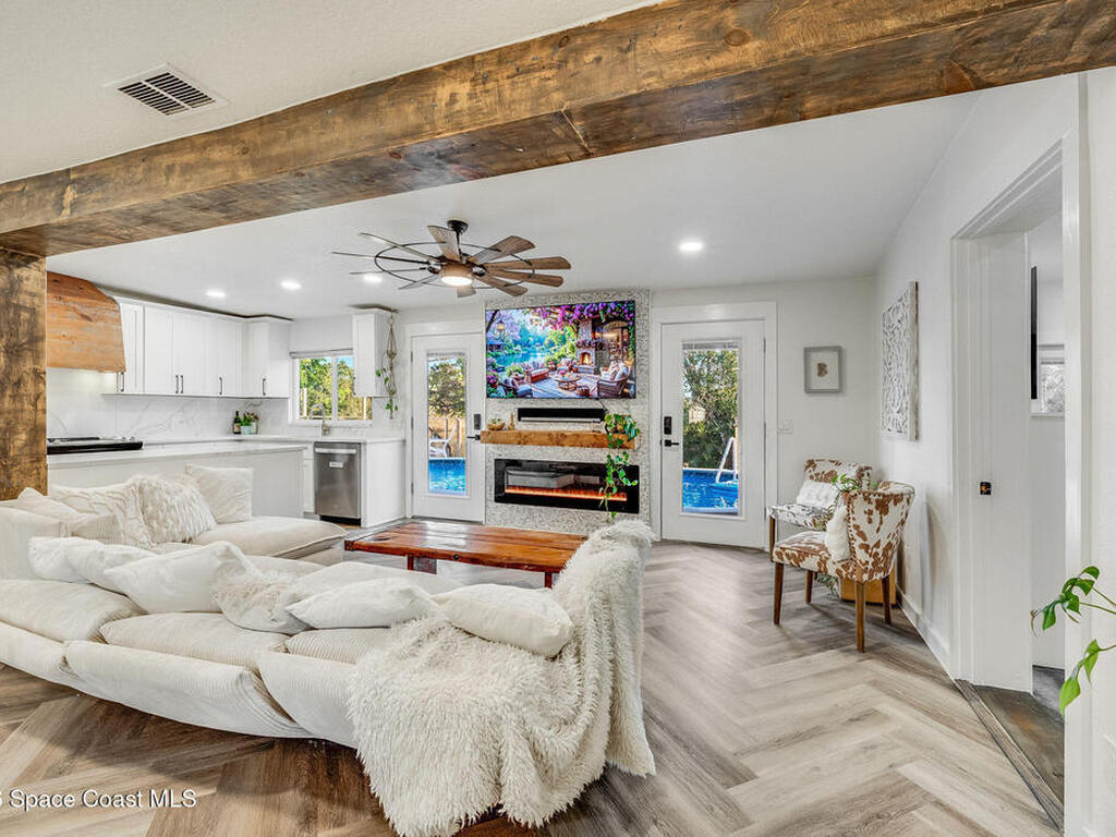 4160 Hidden Lakes Drive, Mims, FL 32754