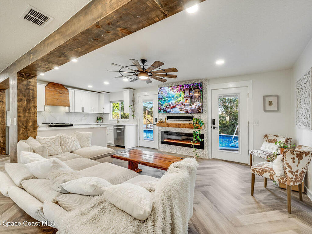 4160 Hidden Lakes Drive, Mims, FL 32754