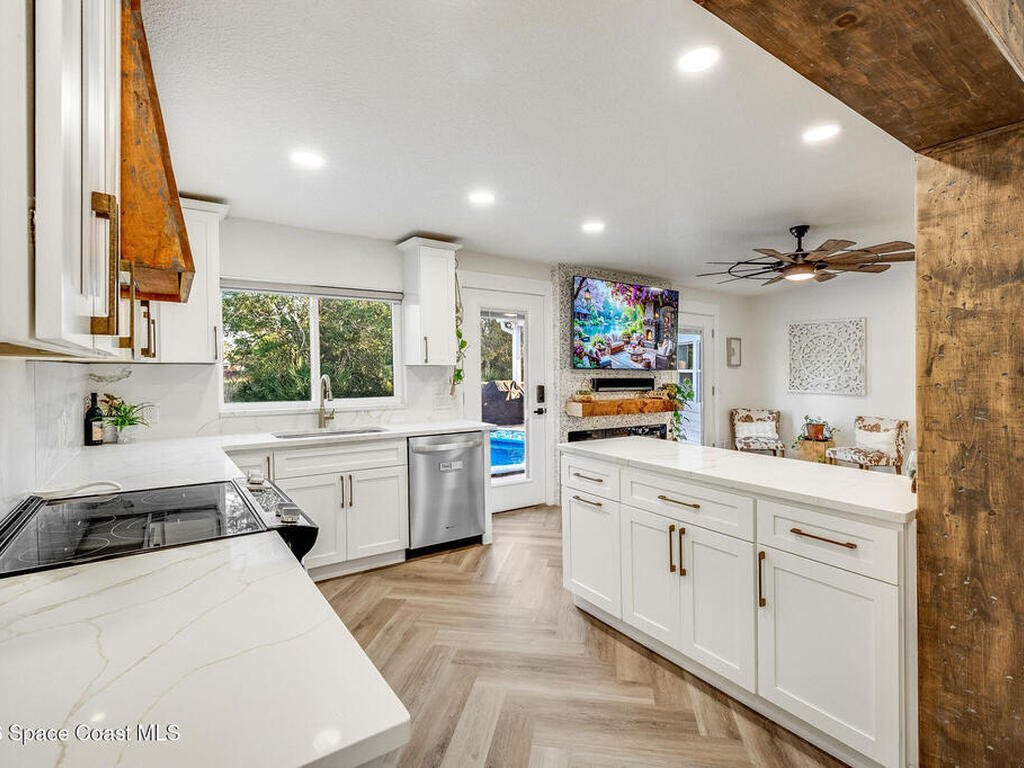 4160 Hidden Lakes Drive, Mims, FL 32754