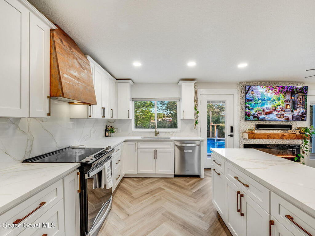 4160 Hidden Lakes Drive, Mims, FL 32754