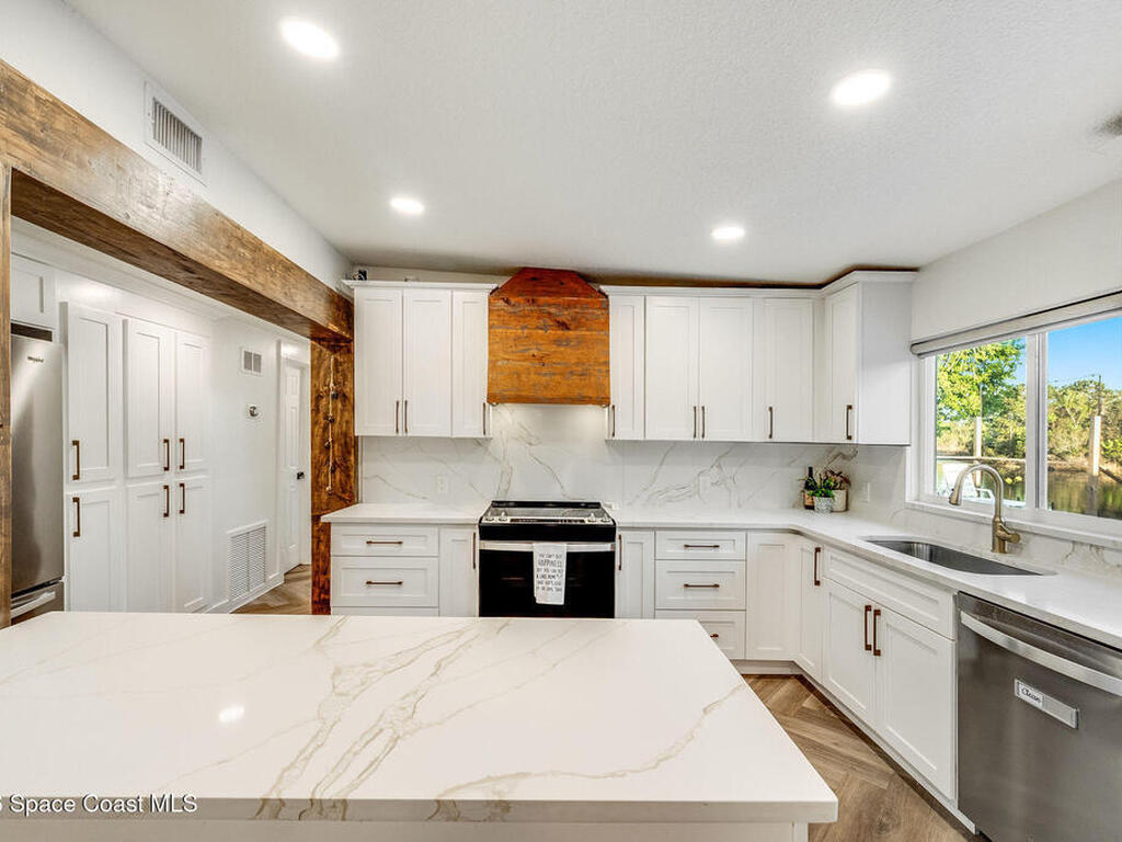 4160 Hidden Lakes Drive, Mims, FL 32754