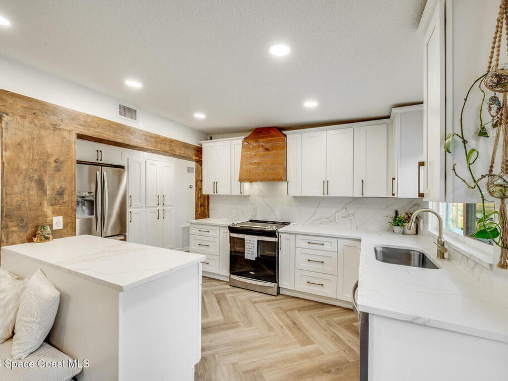 4160 Hidden Lakes Drive, Mims, FL 32754