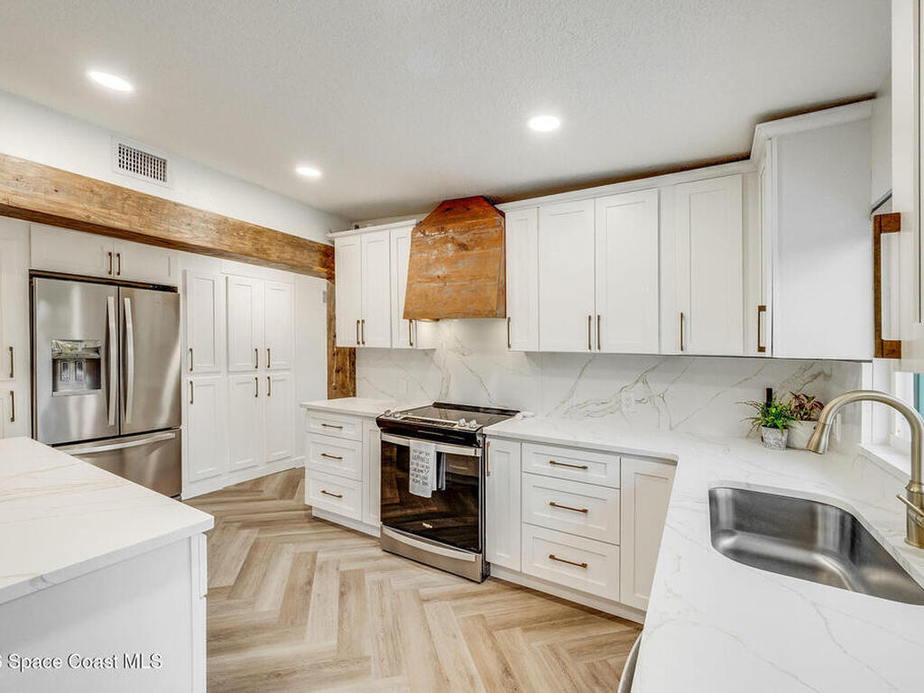 4160 Hidden Lakes Drive, Mims, FL 32754