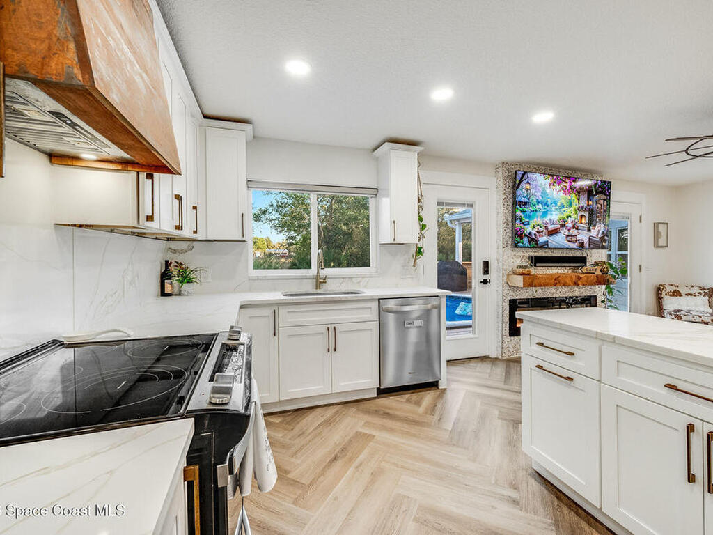 4160 Hidden Lakes Drive, Mims, FL 32754