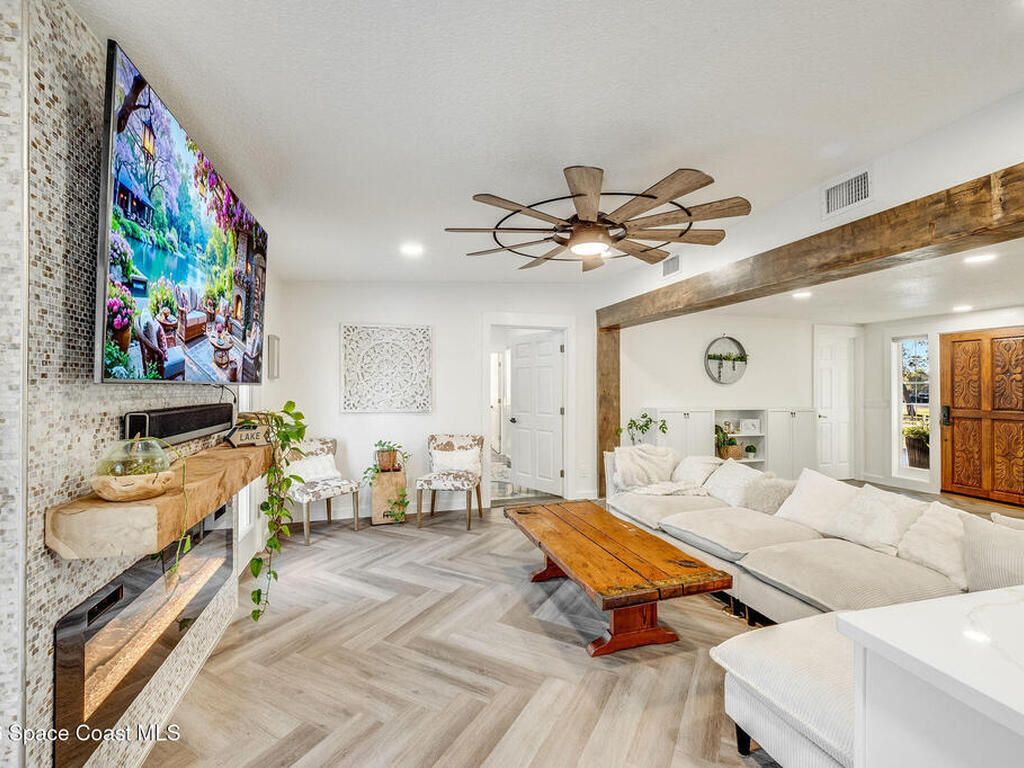 4160 Hidden Lakes Drive, Mims, FL 32754