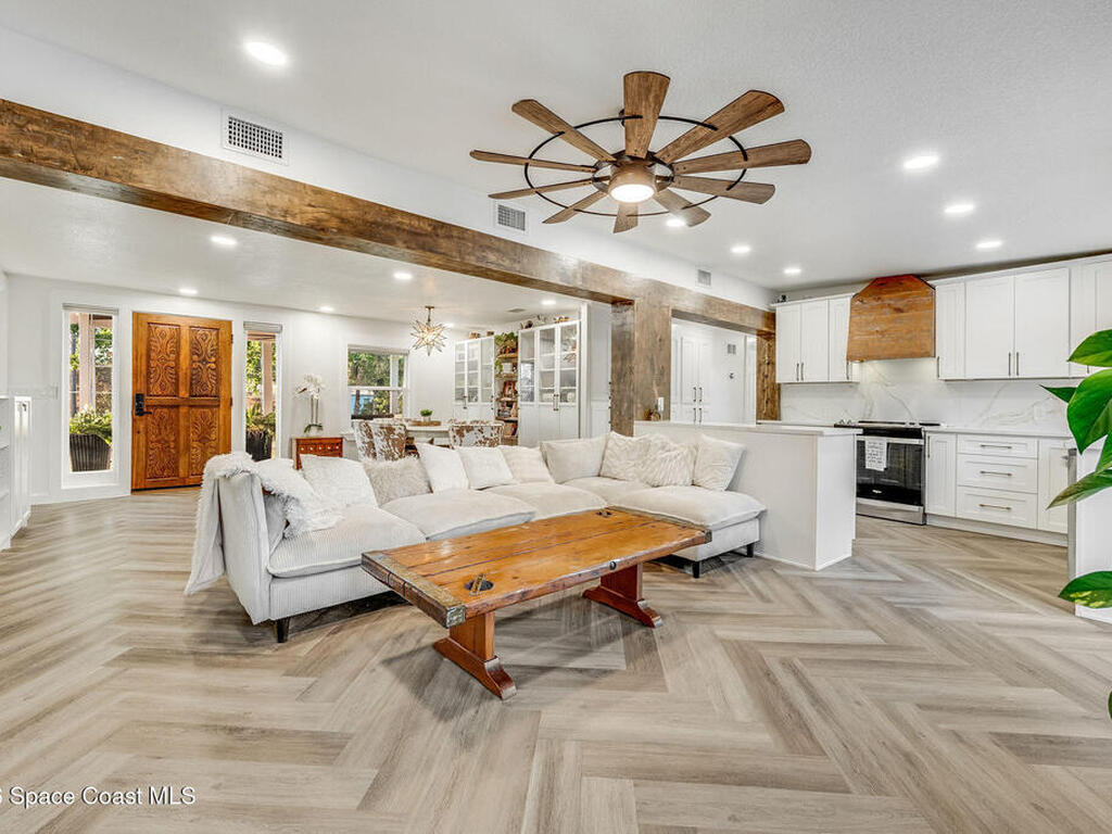 4160 Hidden Lakes Drive, Mims, FL 32754