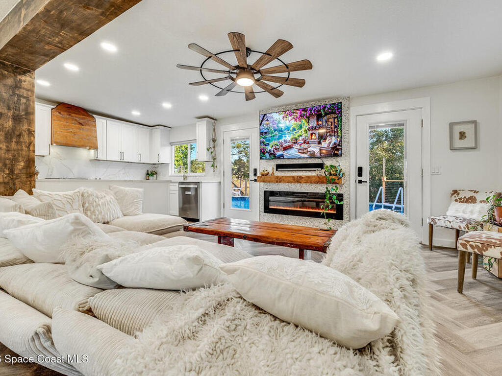 4160 Hidden Lakes Drive, Mims, FL 32754