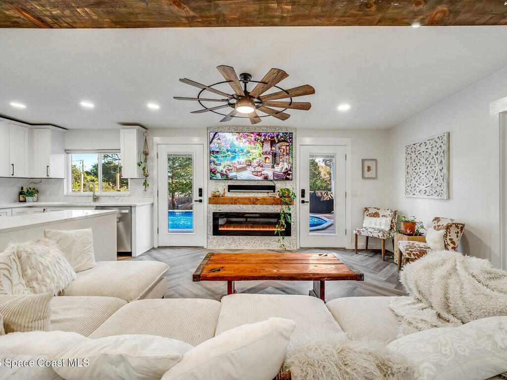 4160 Hidden Lakes Drive, Mims, FL 32754