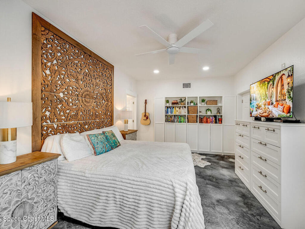 4160 Hidden Lakes Drive, Mims, FL 32754