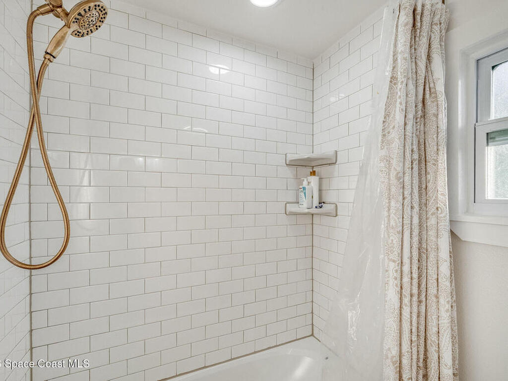 4160 Hidden Lakes Drive, Mims, FL 32754