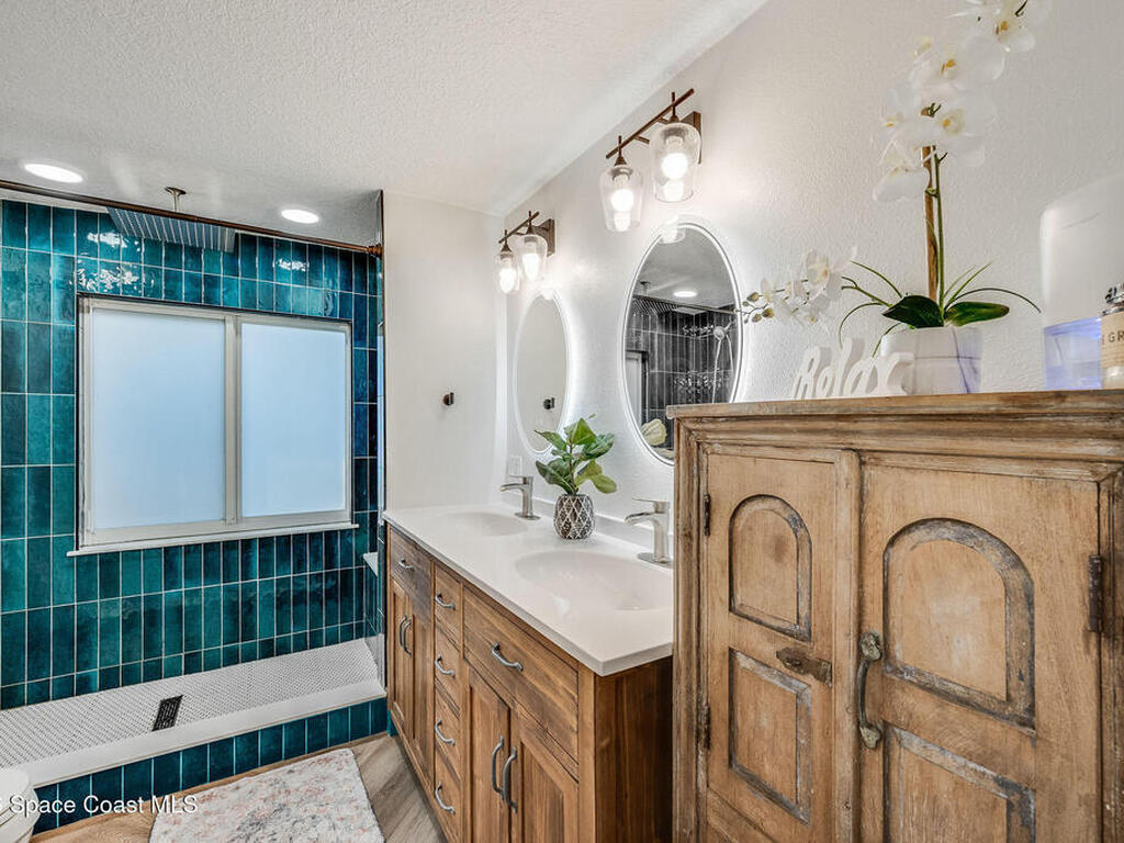 4160 Hidden Lakes Drive, Mims, FL 32754