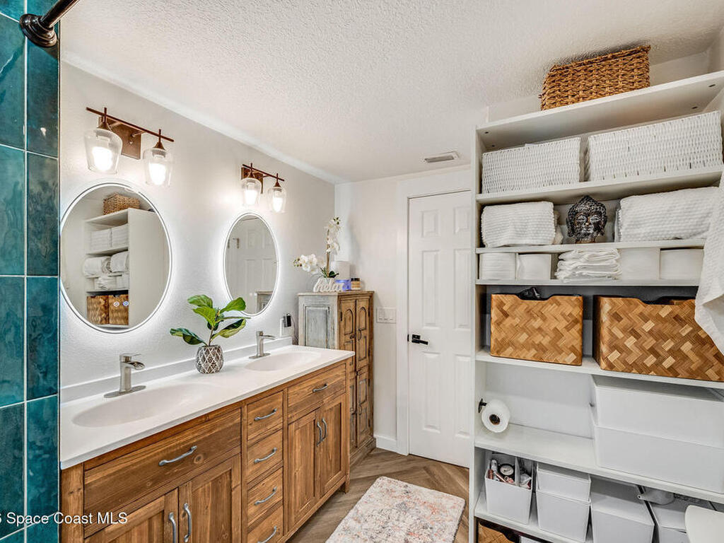 4160 Hidden Lakes Drive, Mims, FL 32754