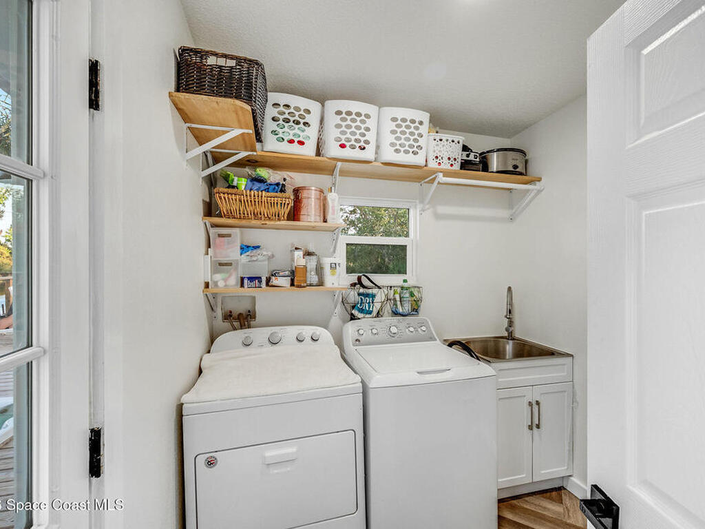 4160 Hidden Lakes Drive, Mims, FL 32754