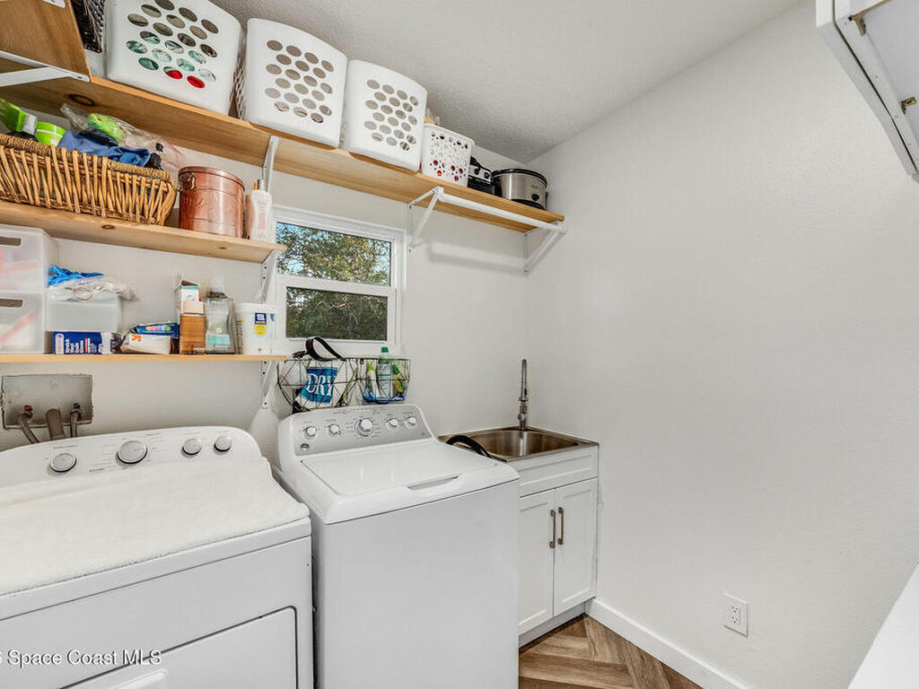 4160 Hidden Lakes Drive, Mims, FL 32754