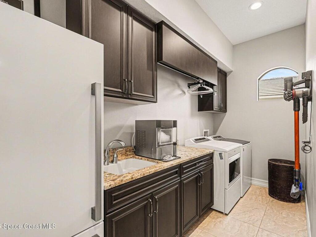 2882 Emeldi Lane, Melbourne, FL 32940