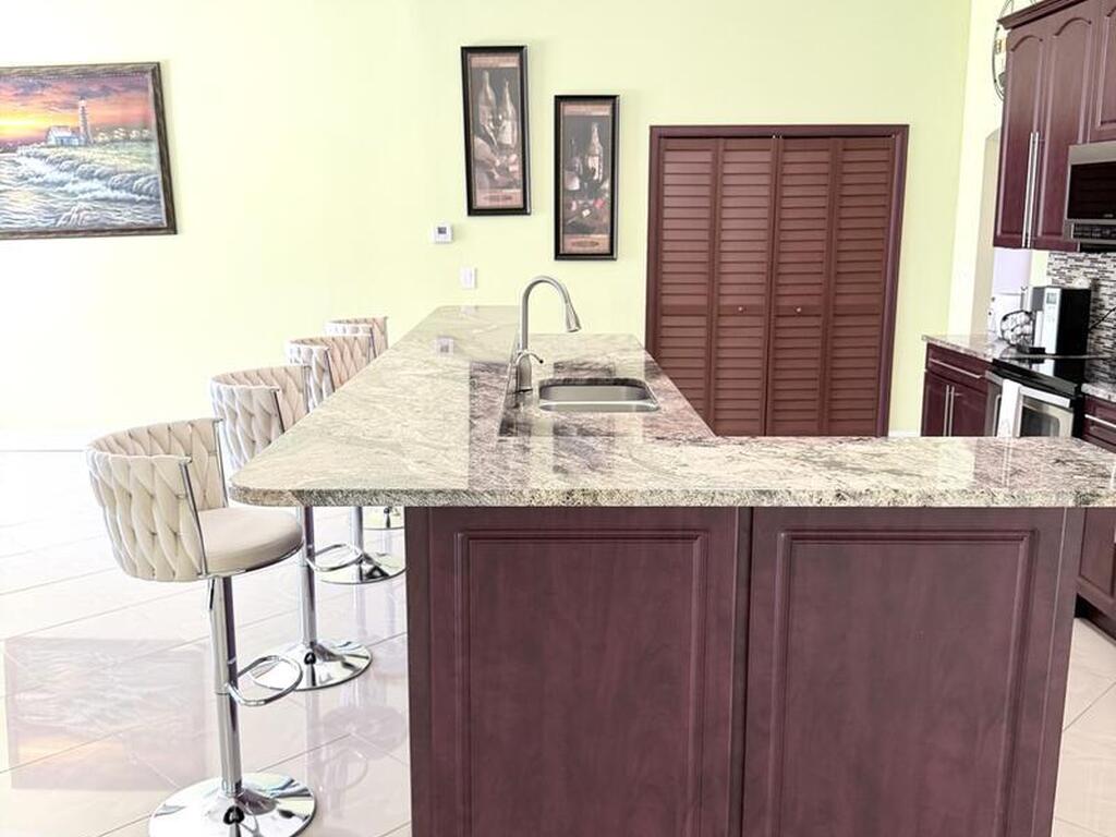 2601 Lakehurst Avenue, Palm Bay, FL 32908