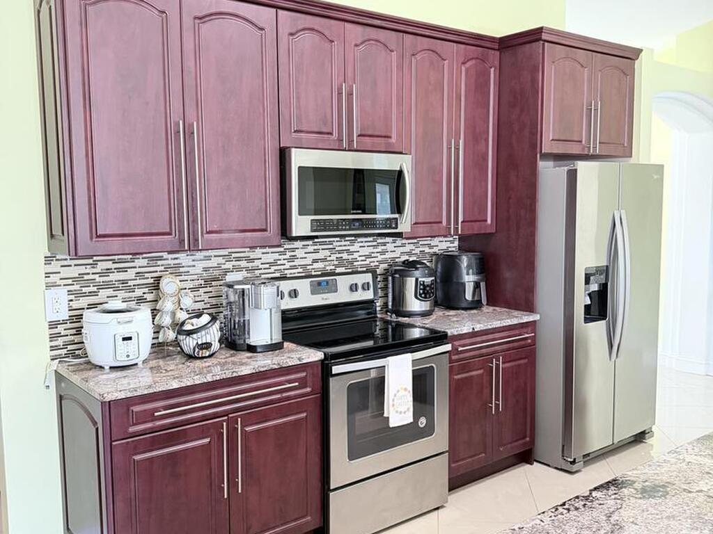 2601 Lakehurst Avenue, Palm Bay, FL 32908