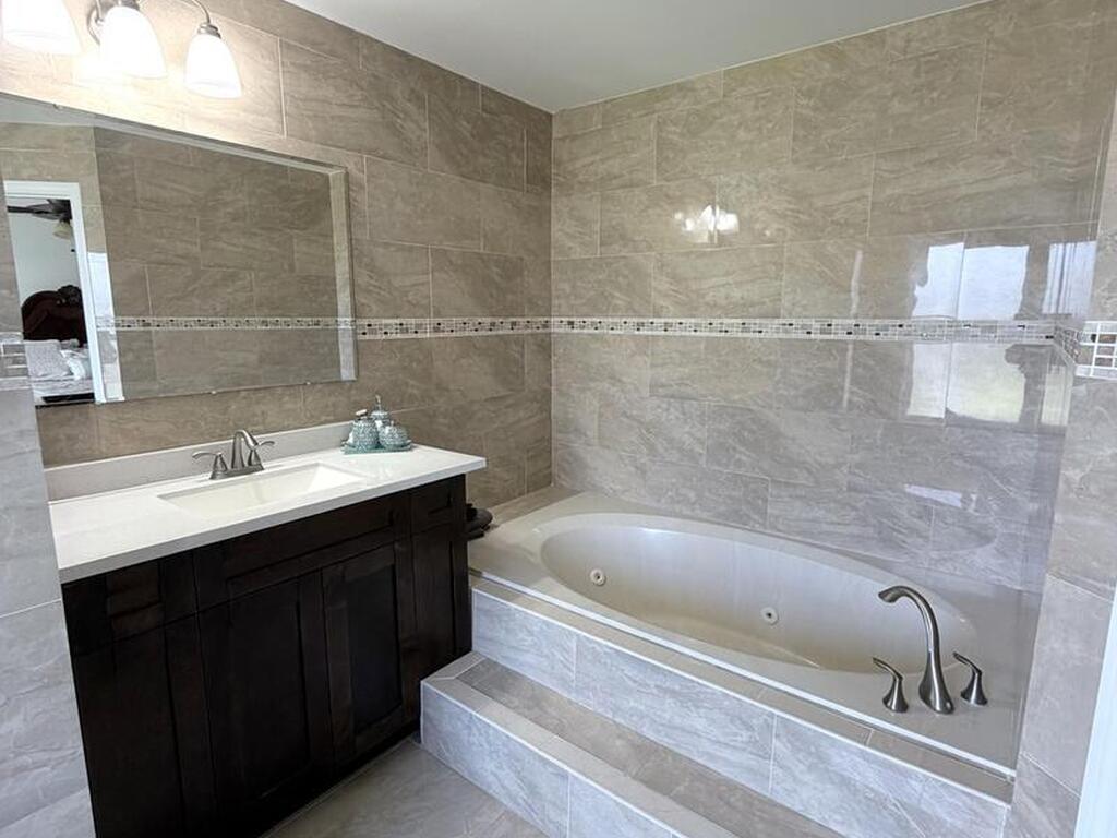 2601 Lakehurst Avenue, Palm Bay, FL 32908