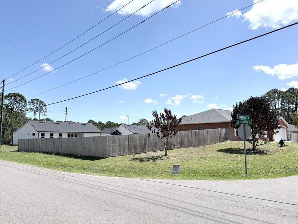 2601 Lakehurst Avenue, Palm Bay, FL 32908