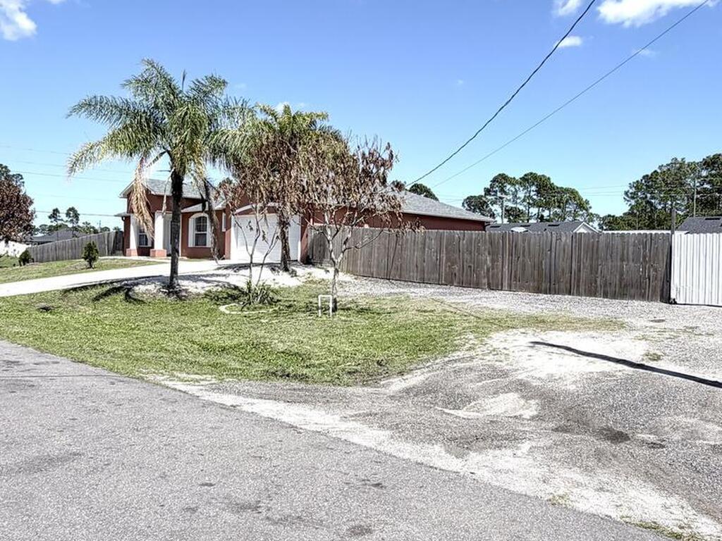 2601 Lakehurst Avenue, Palm Bay, FL 32908