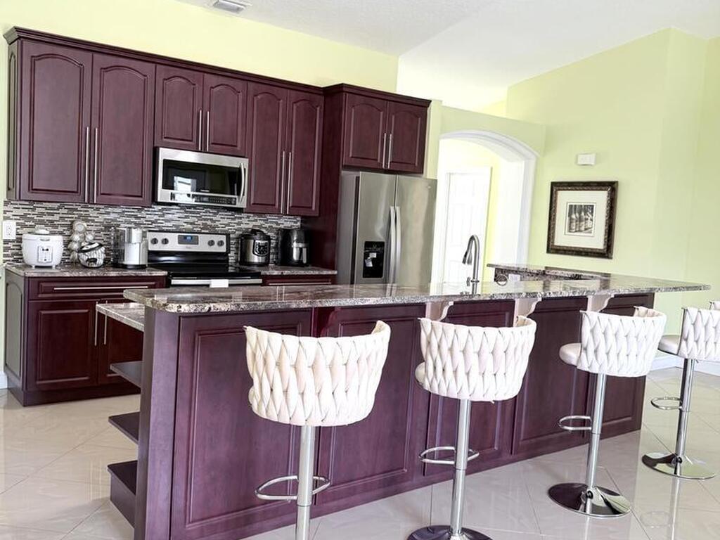 2601 Lakehurst Avenue, Palm Bay, FL 32908