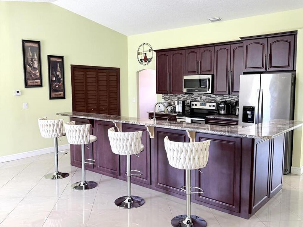 2601 Lakehurst Avenue, Palm Bay, FL 32908