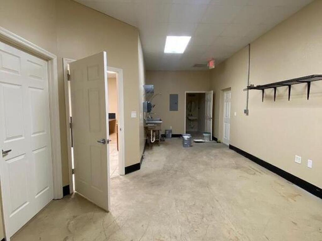 230 E Merritt Island Causeway, Merritt Island, FL 32952