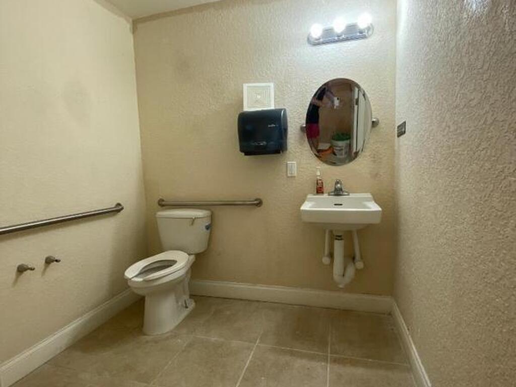 230 E Merritt Island Causeway, Merritt Island, FL 32952