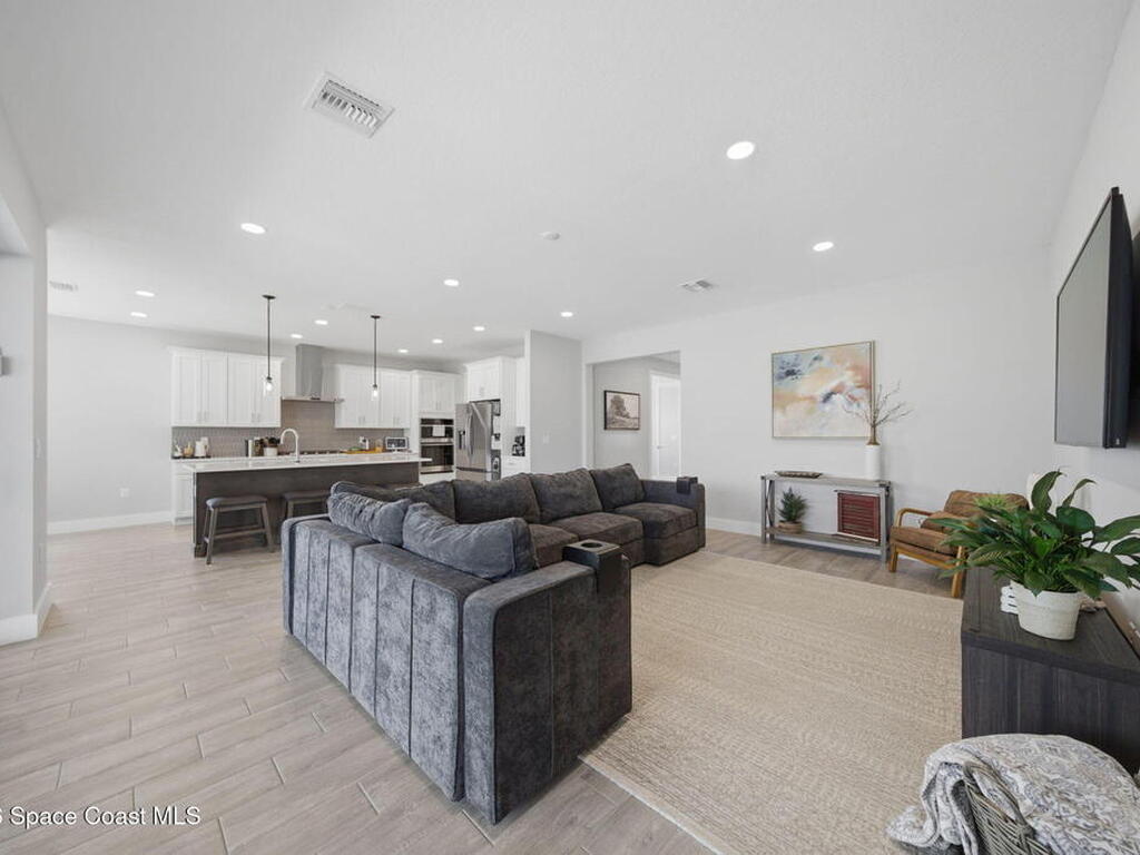 2846 Silverlefe Lane, Melbourne, FL 32940