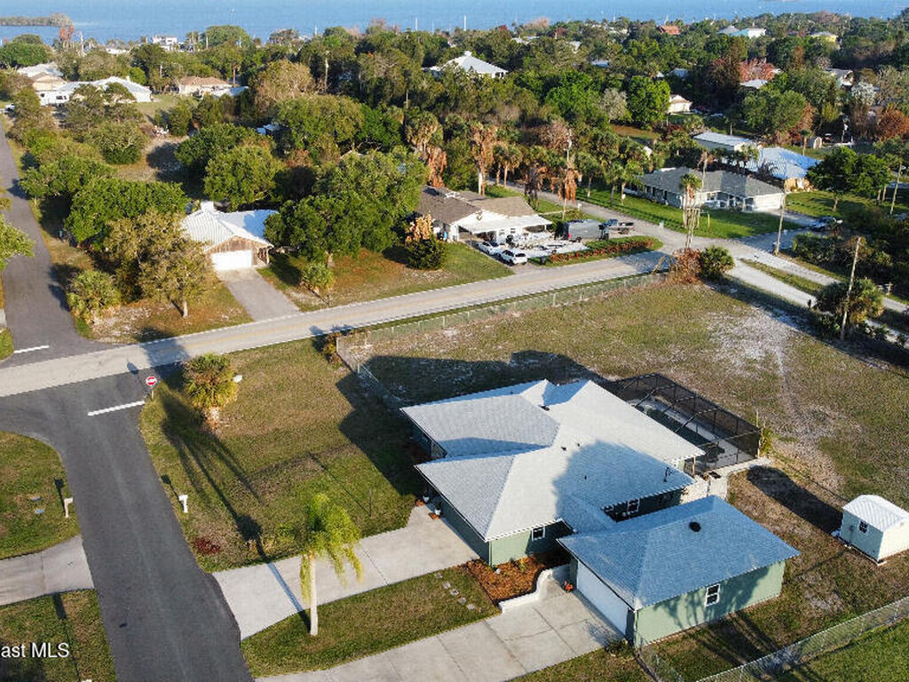 9010 Central Avenue, Sebastian, FL 32976