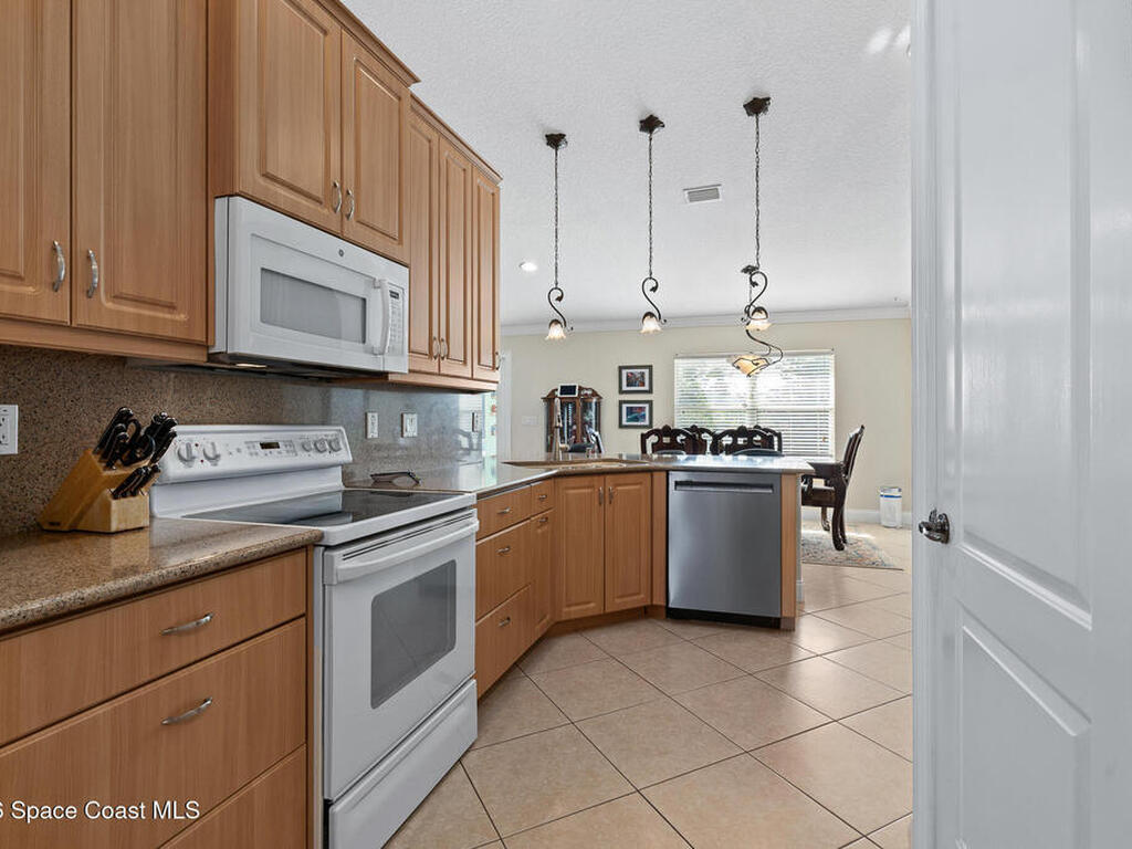 4 Rosemary Place, Palm Coast, FL 32137