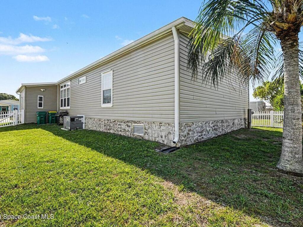 1067 Wren Circle, Barefoot Bay, FL 32976