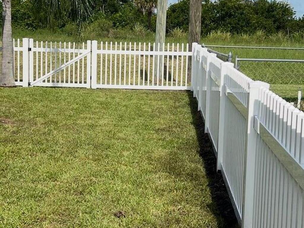 1067 Wren Circle, Barefoot Bay, FL 32976