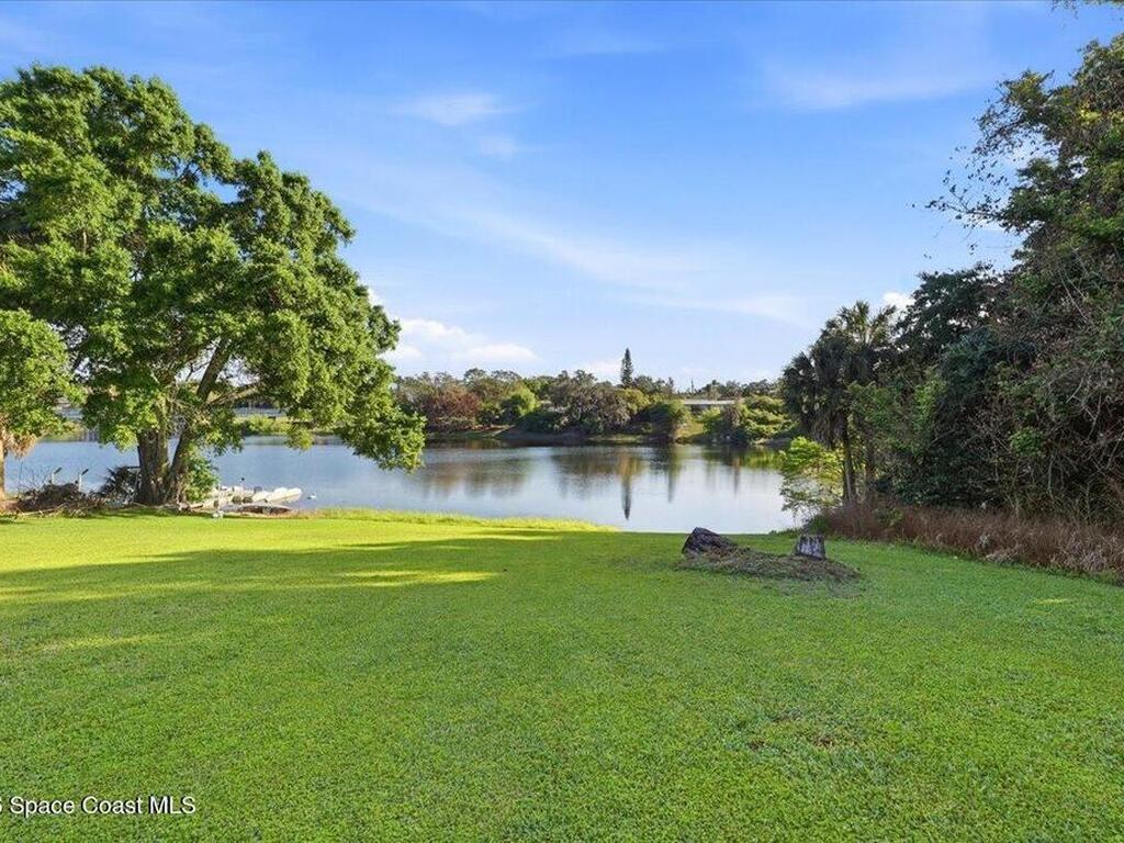 236 W Lake Ina Drive, Winter Haven, FL 33881