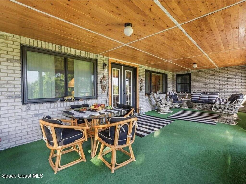 236 W Lake Ina Drive, Winter Haven, FL 33881