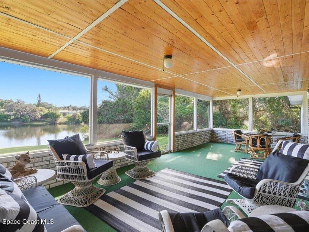 236 W Lake Ina Drive, Winter Haven, FL 33881